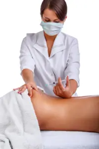 What does BBL mean – doctor performing fat injection during Brazilian Butt Lift procedure